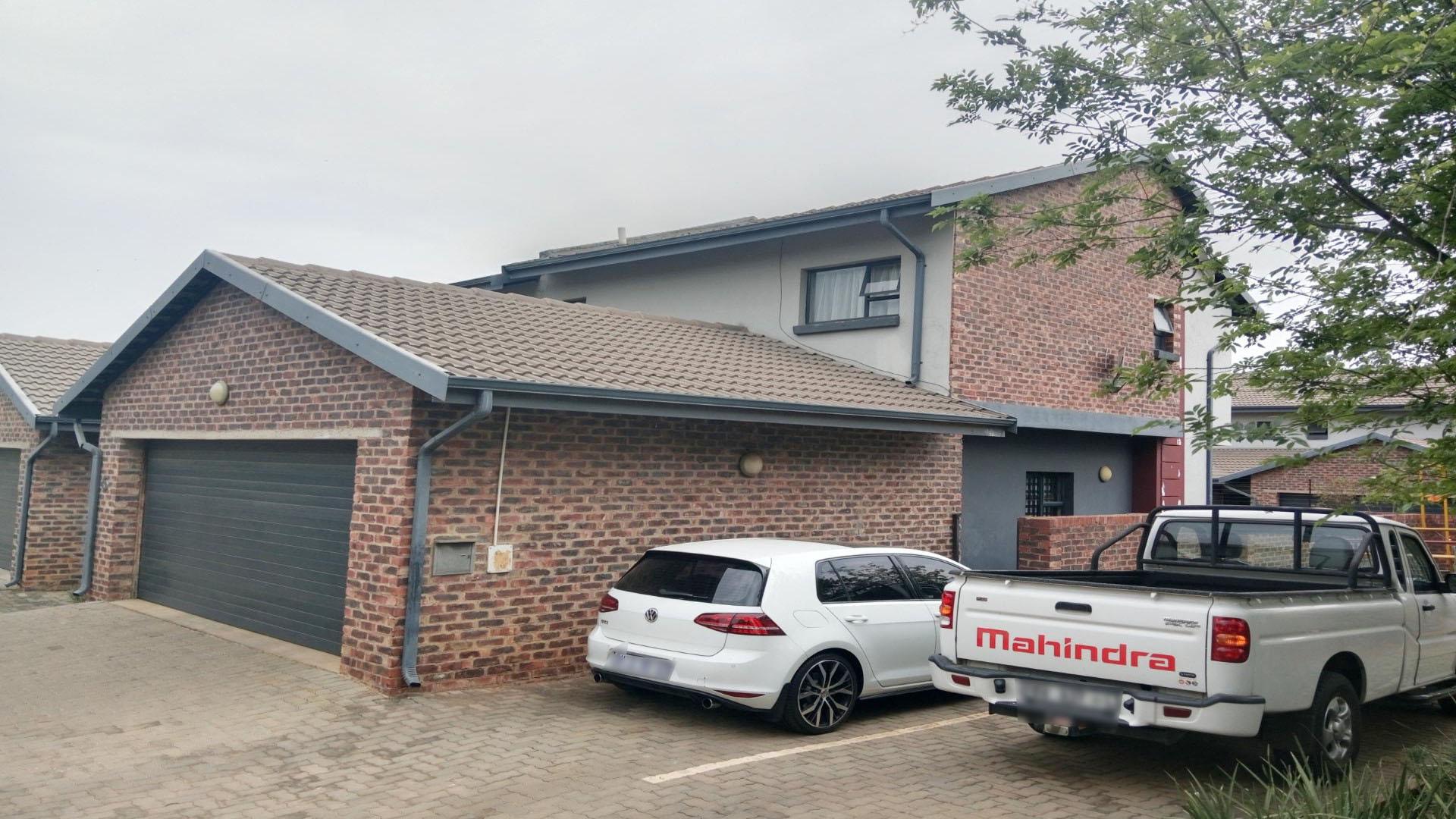 Carport  of property in Doornpoort