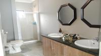 Bathroom 1 of property in Doornpoort