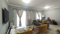 Lounges - 33 square meters of property in Doornpoort