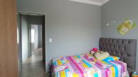 Bed Room 1 - 11 square meters of property in Doornpoort
