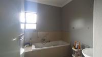 Bathroom 1 - 6 square meters of property in Doornpoort