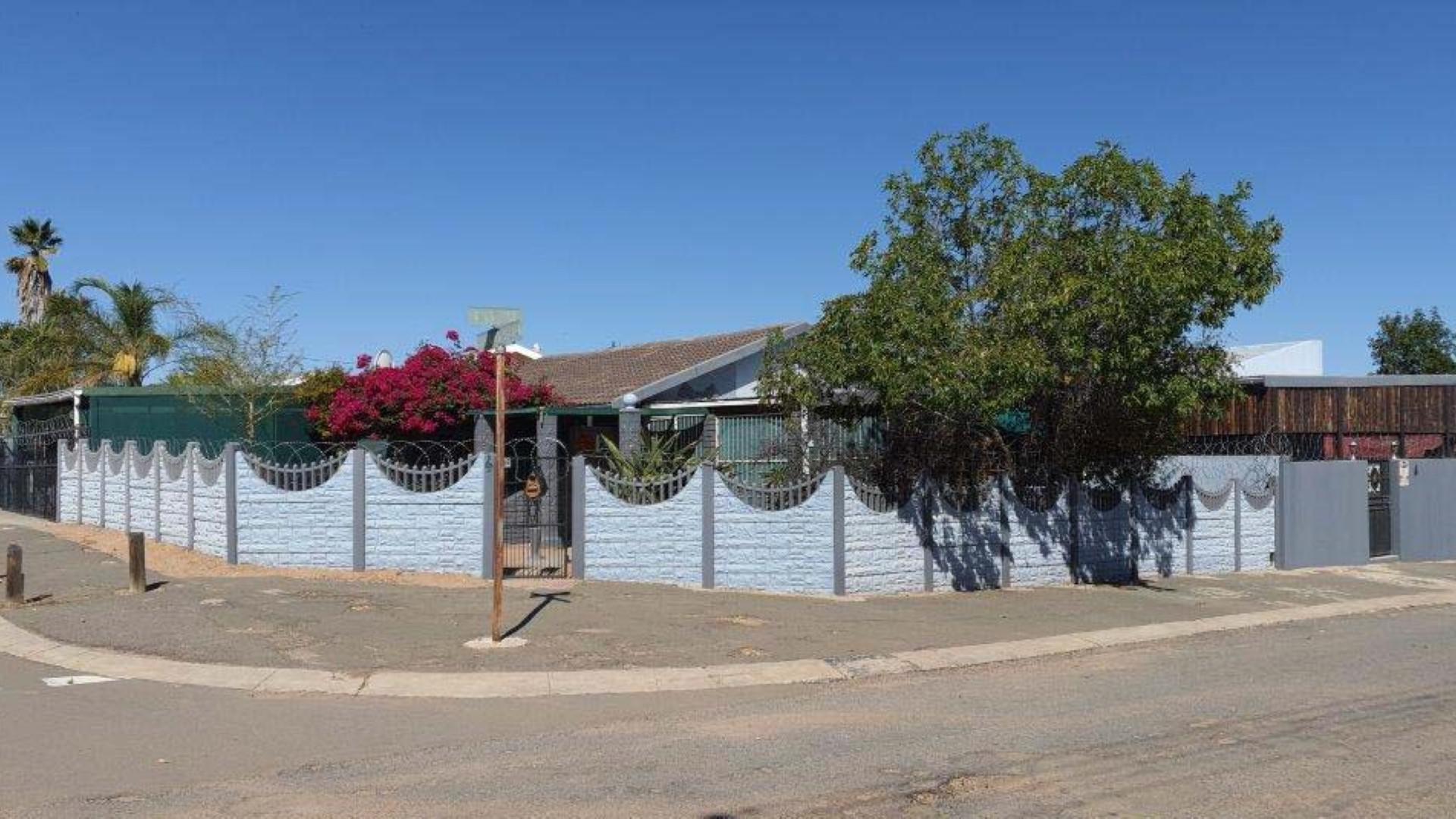 Front View of property in Oudtshoorn