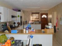 Kitchen of property in Rangeview