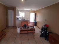 Lounges - 25 square meters of property in Parkdene (JHB)