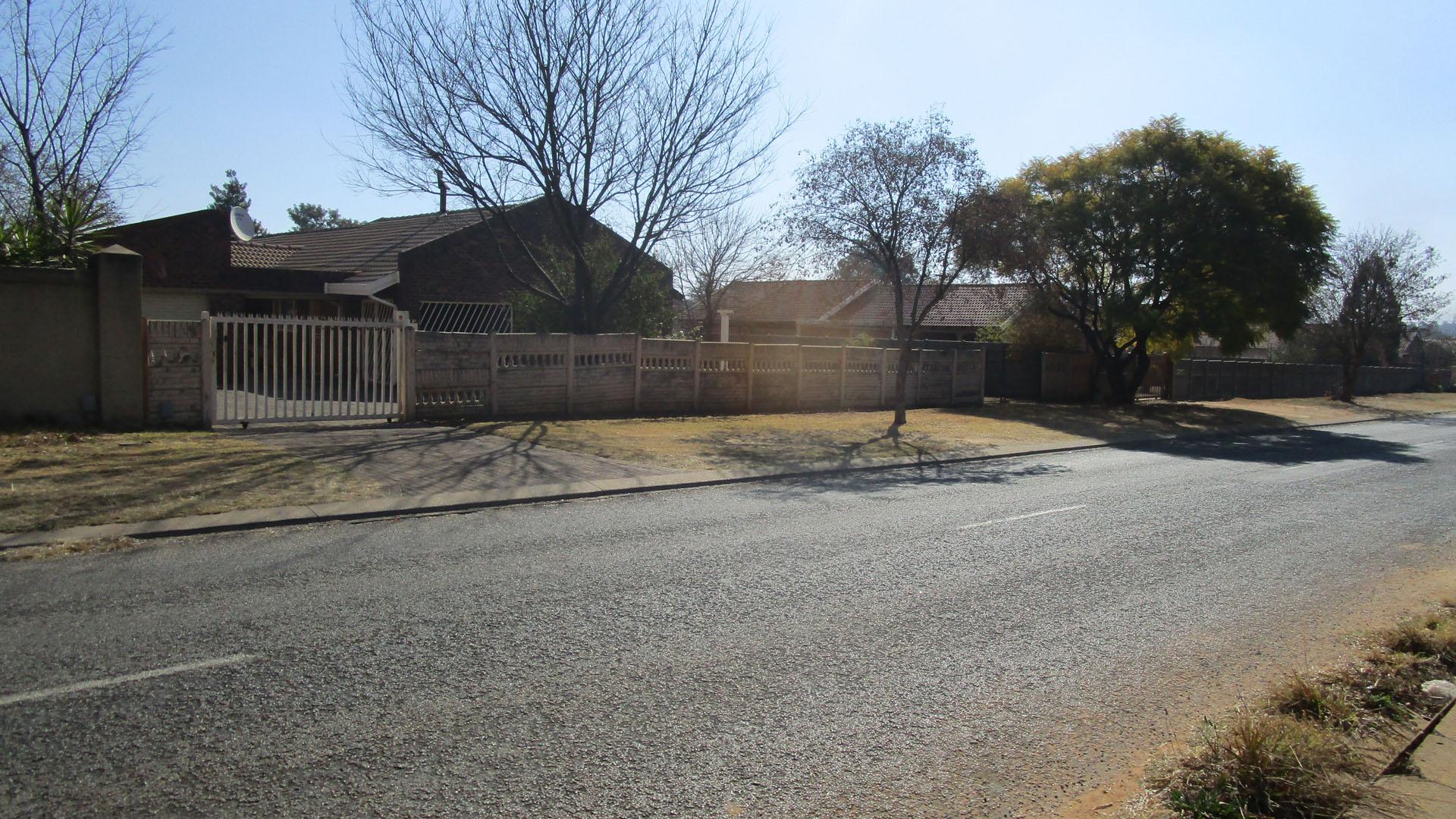 Front View of property in Crystal Park