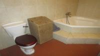 Main Bathroom - 10 square meters of property in Rangeview