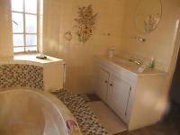 Main Bathroom - 10 square meters of property in Birchleigh