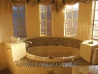 Main Bathroom - 10 square meters of property in Birchleigh
