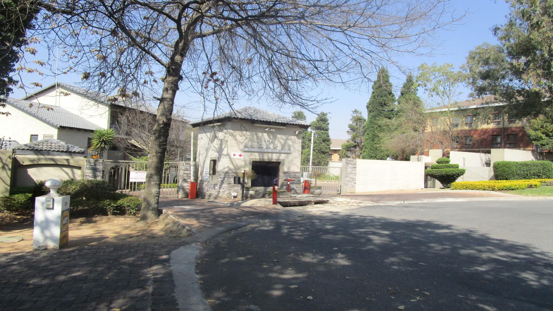 Front View of property in Paulshof