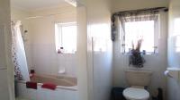 Bathroom 1 - 8 square meters of property in Suiderberg