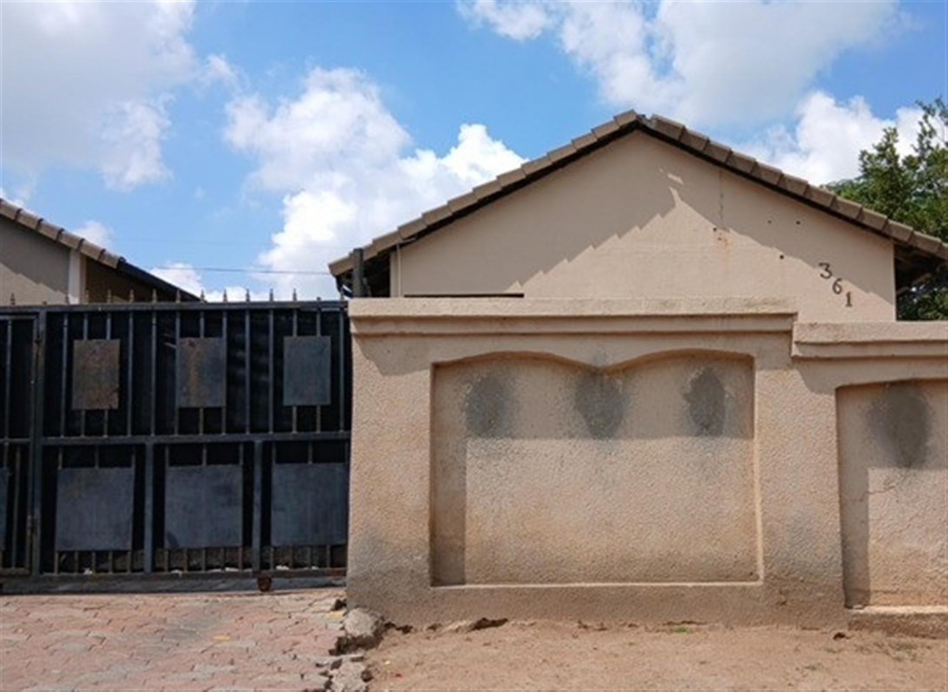 Front View of property in Lombardy East