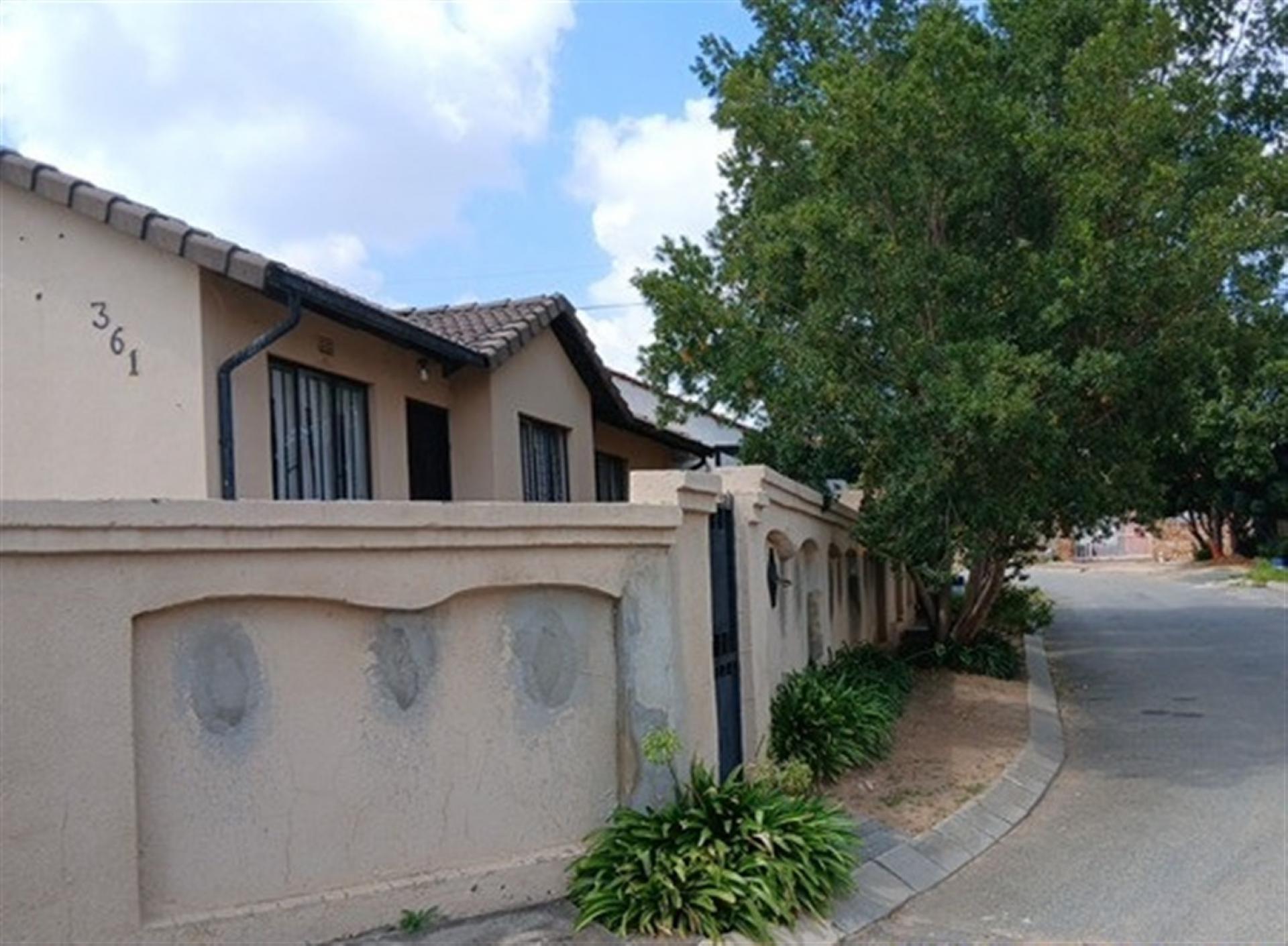 Front View of property in Lombardy East