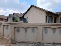 Front View of property in Lombardy East