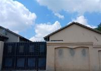 Front View of property in Lombardy East