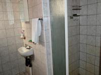 Bathroom 1 - 4 square meters of property in Rangeview