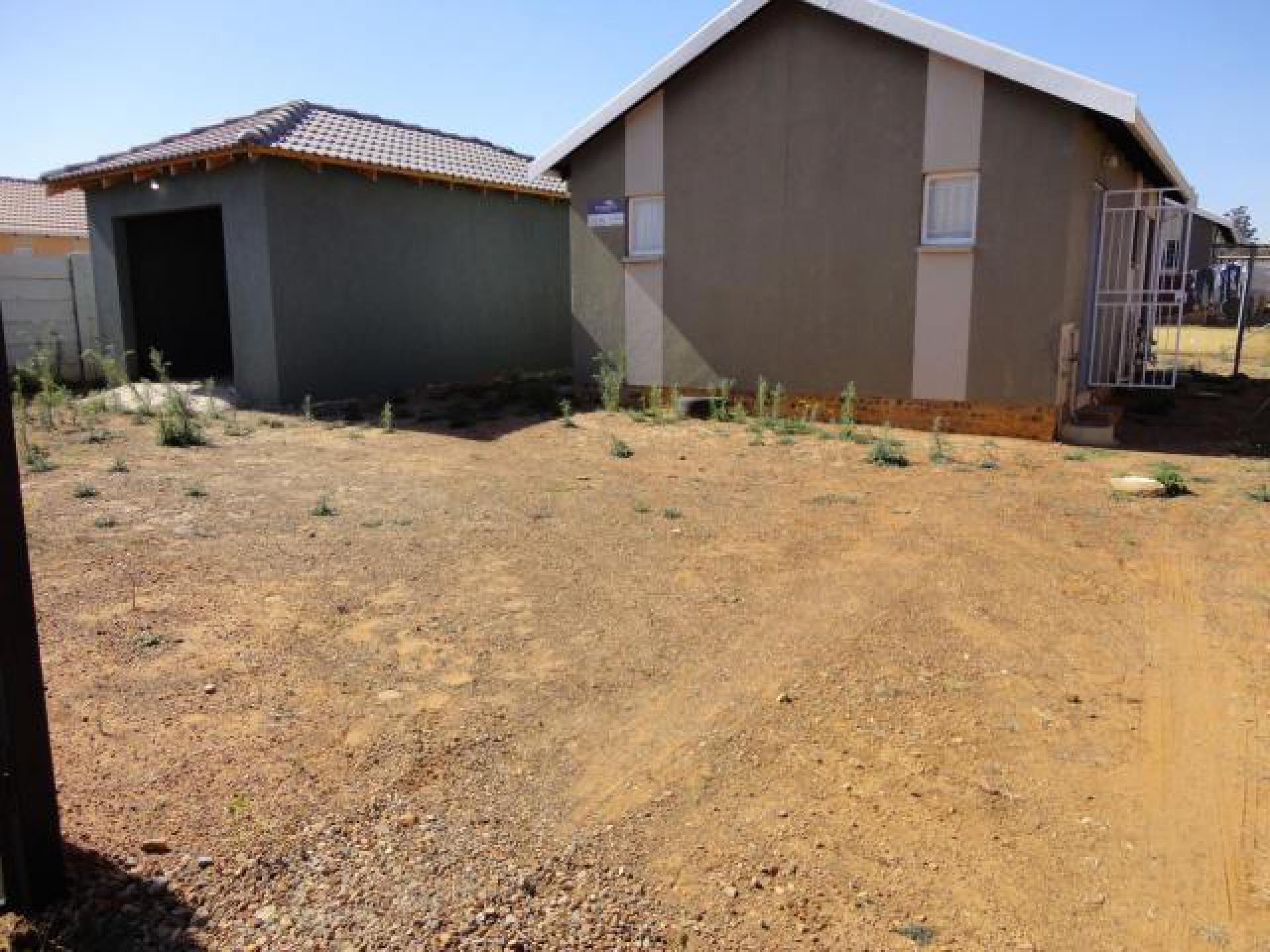 Front View of property in Savanna City