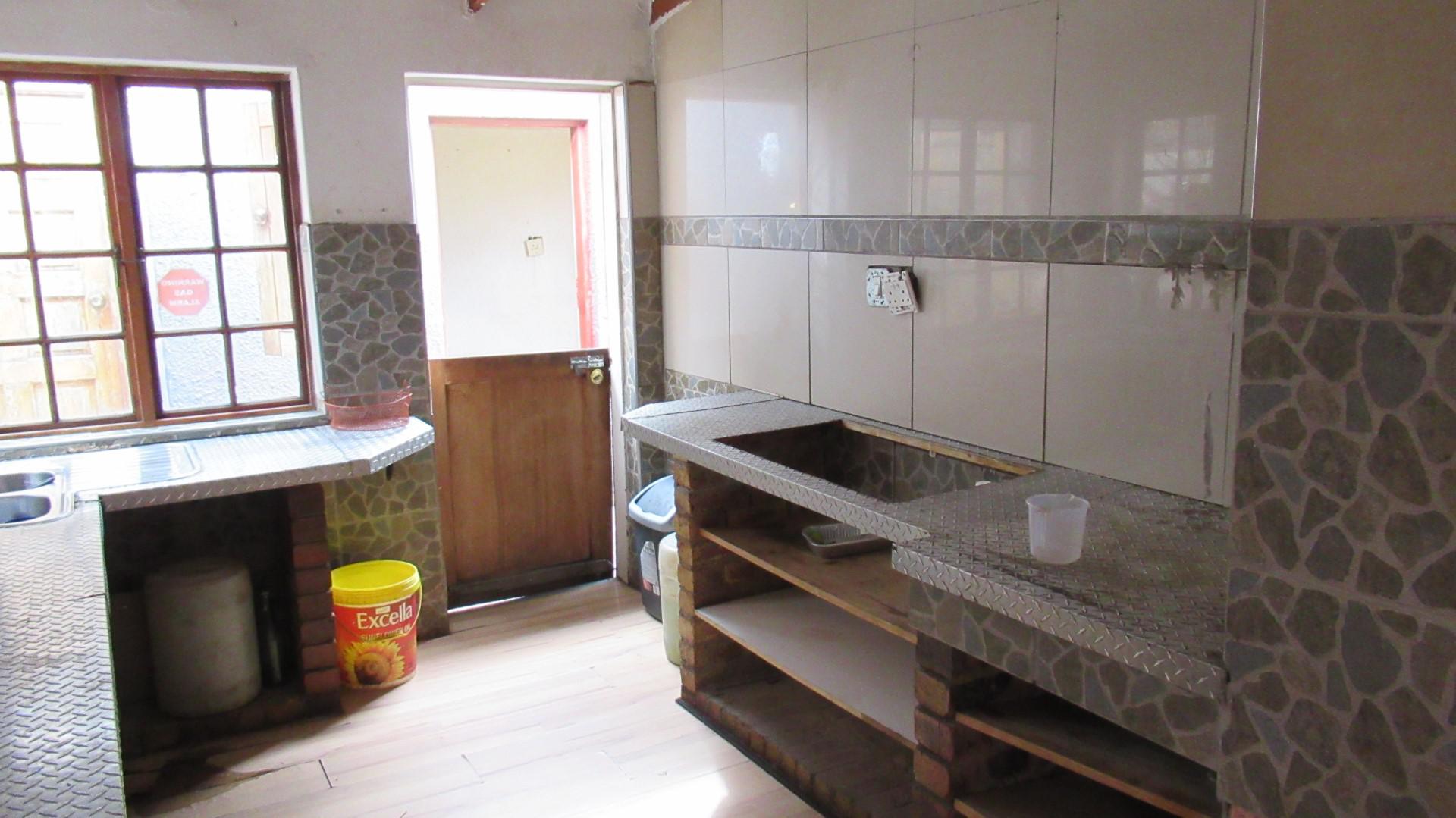 Kitchen - 12 square meters of property in Malvern - JHB