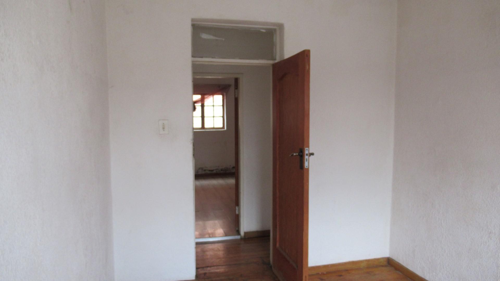 Bed Room 2 - 14 square meters of property in Malvern - JHB