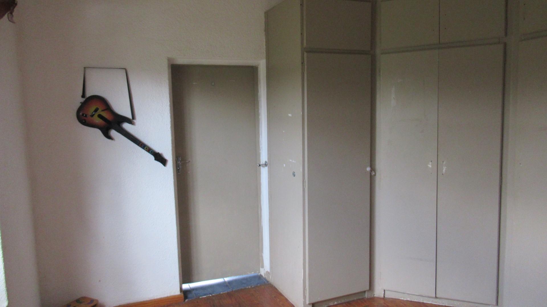 Main Bedroom - 20 square meters of property in Malvern - JHB