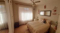 Bed Room 2 - 14 square meters of property in Westonaria