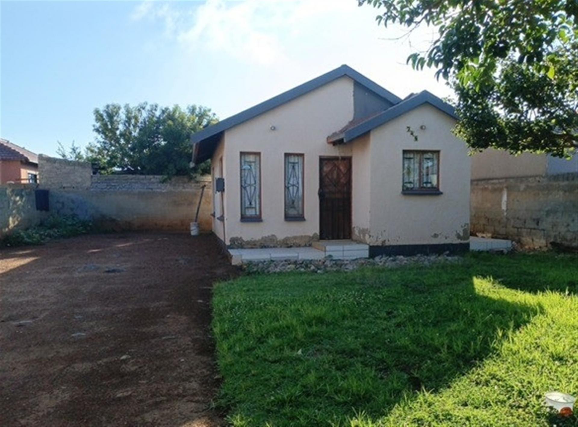 Front View of property in Lakeside - (Vereeniging)