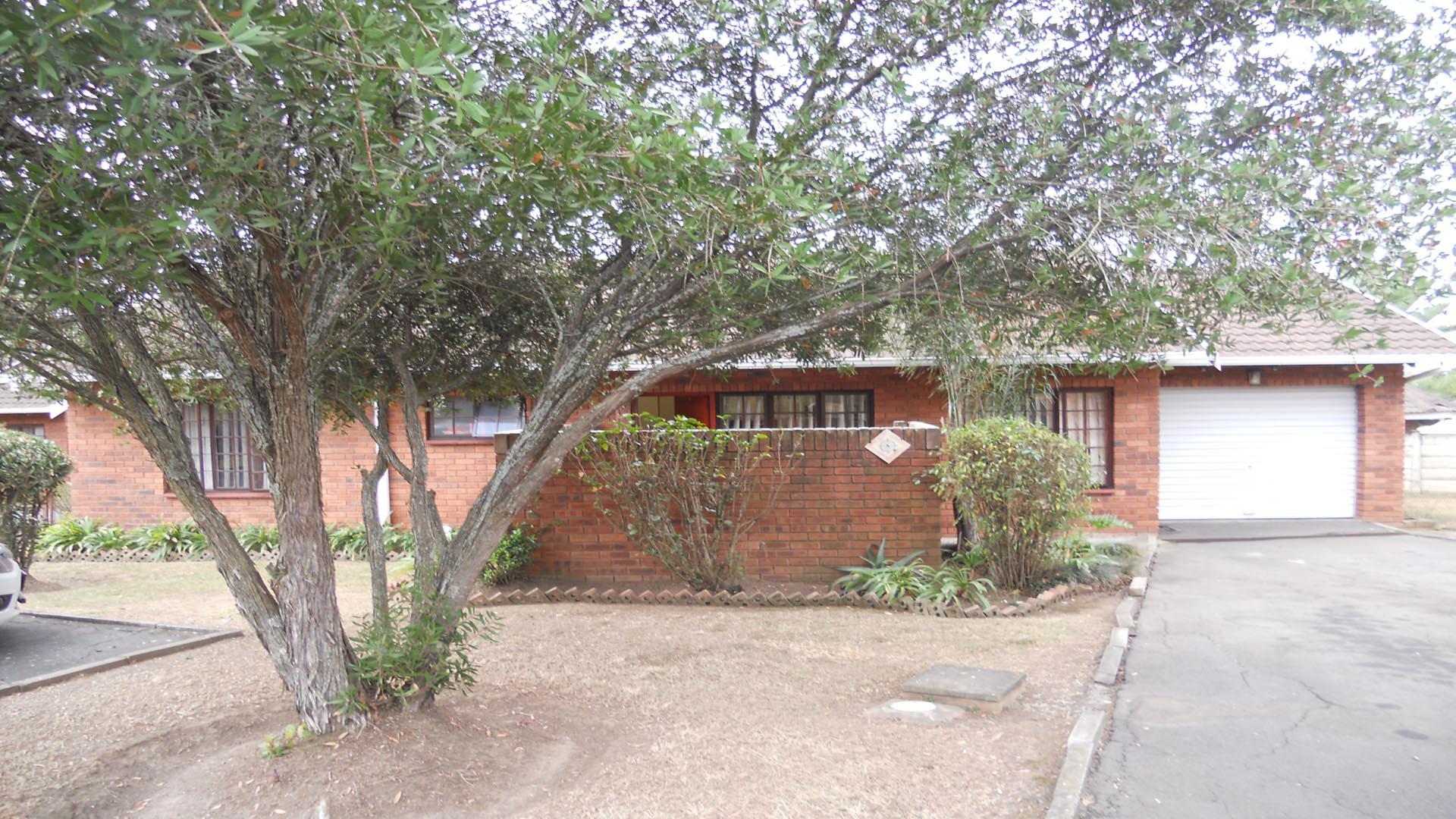 Front View of property in Lincoln Meade