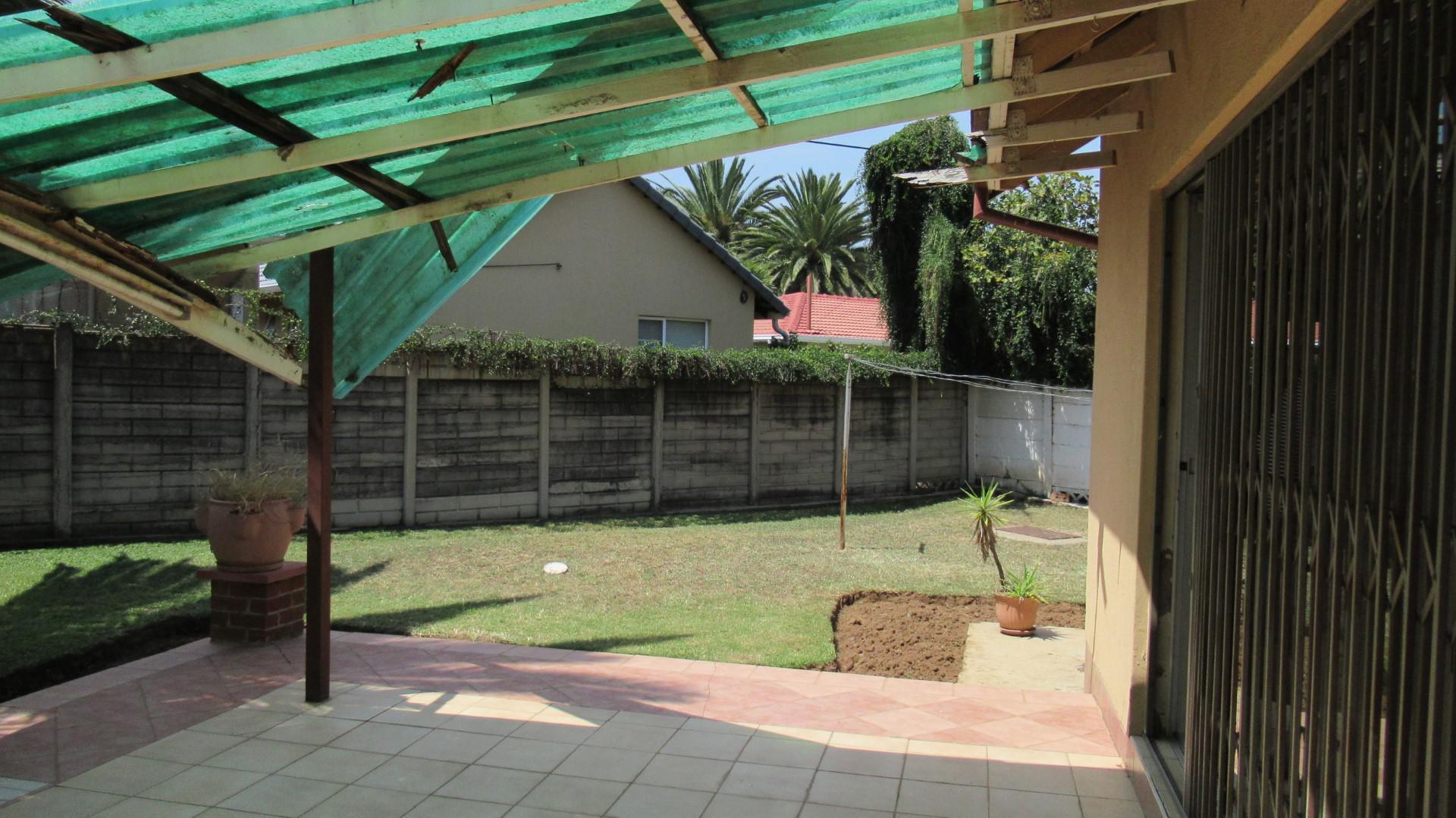 Patio - 20 square meters of property in Van Riebeeckpark