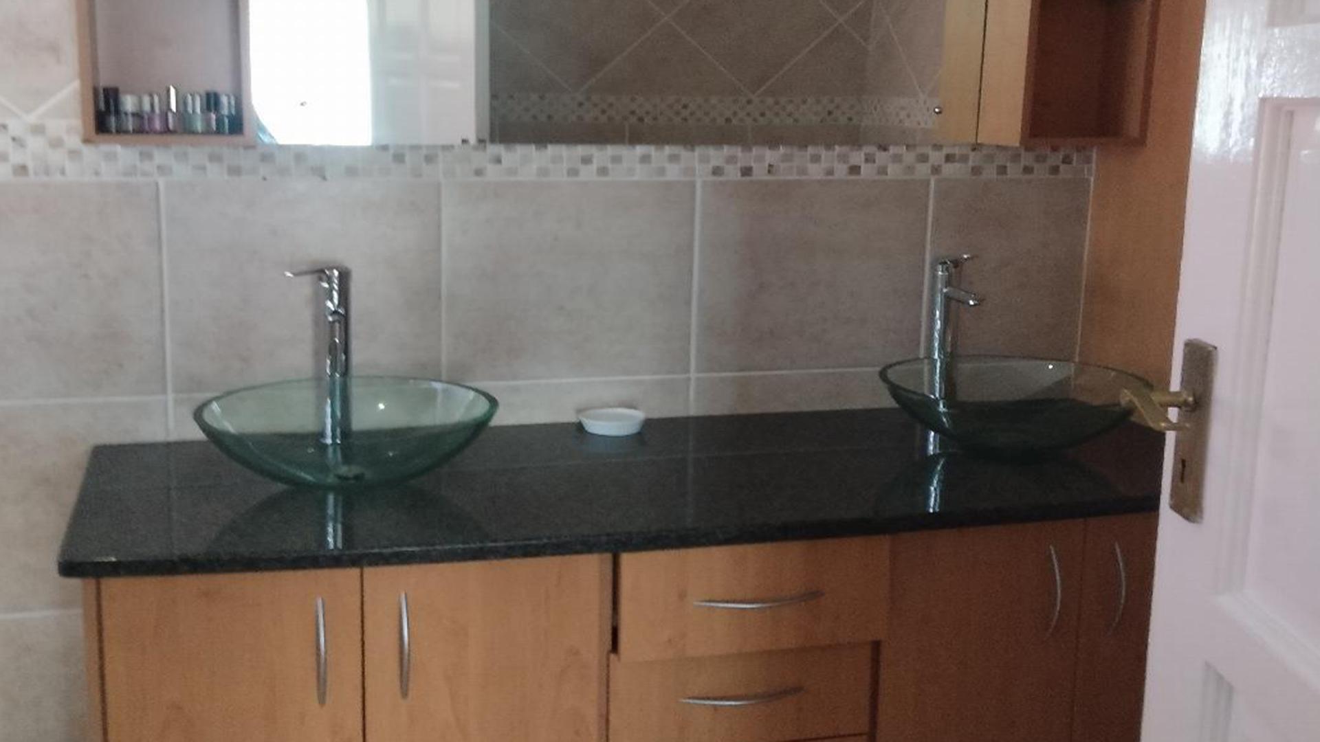 Kitchen of property in Rooihuiskraal North