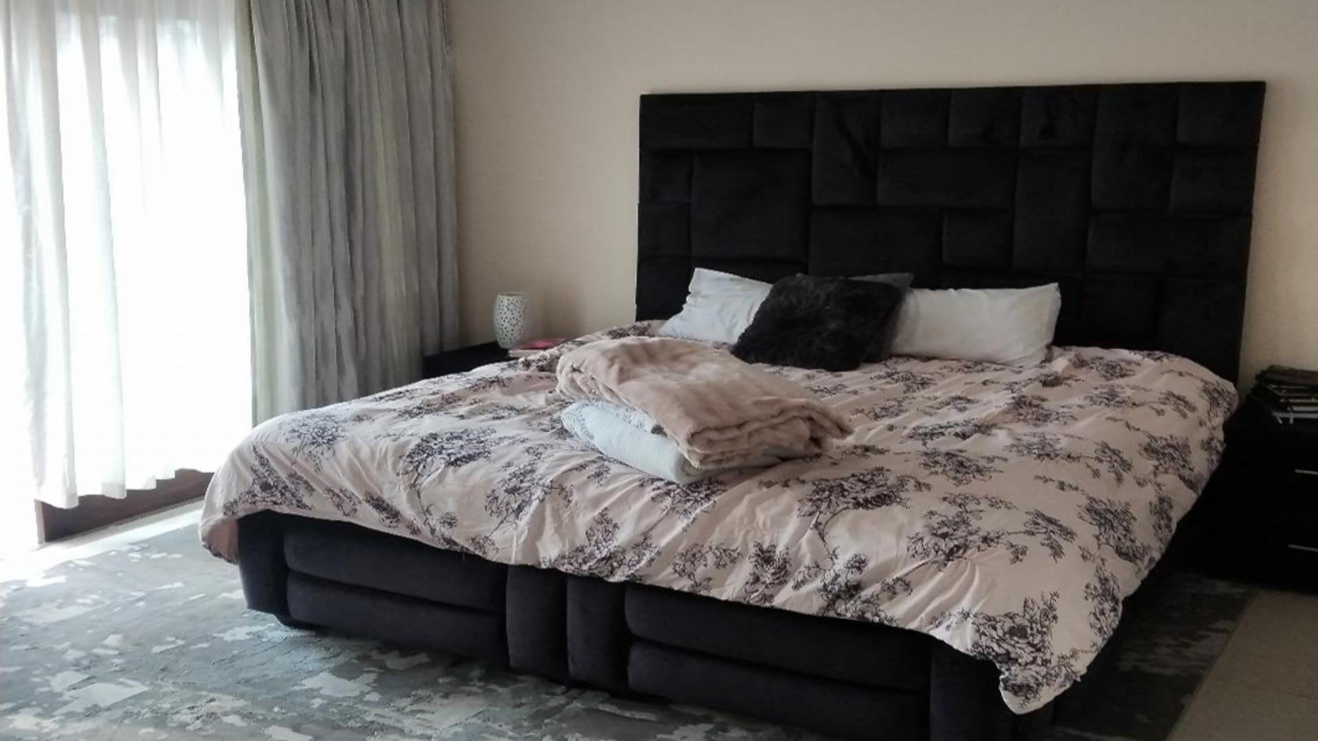 Bed Room 1 of property in Rooihuiskraal North