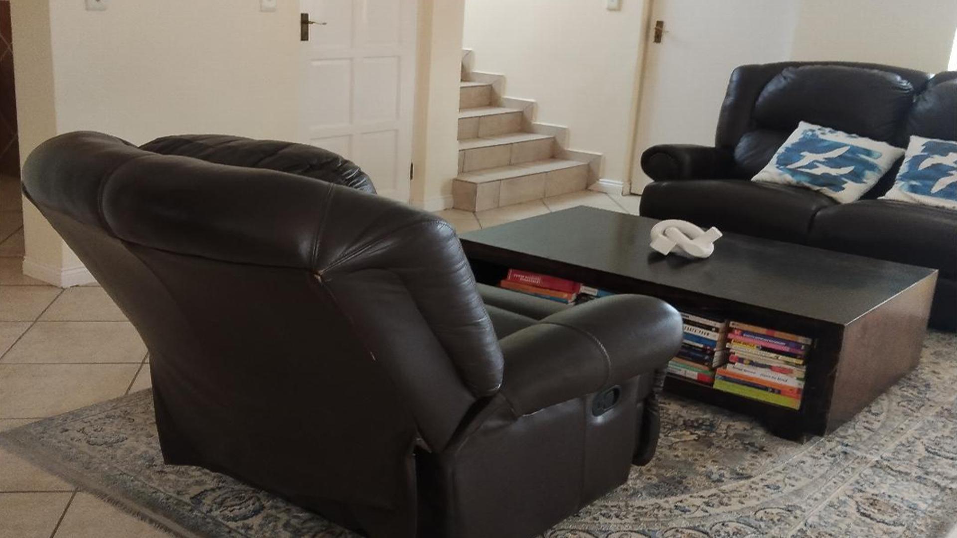 Lounges of property in Rooihuiskraal North