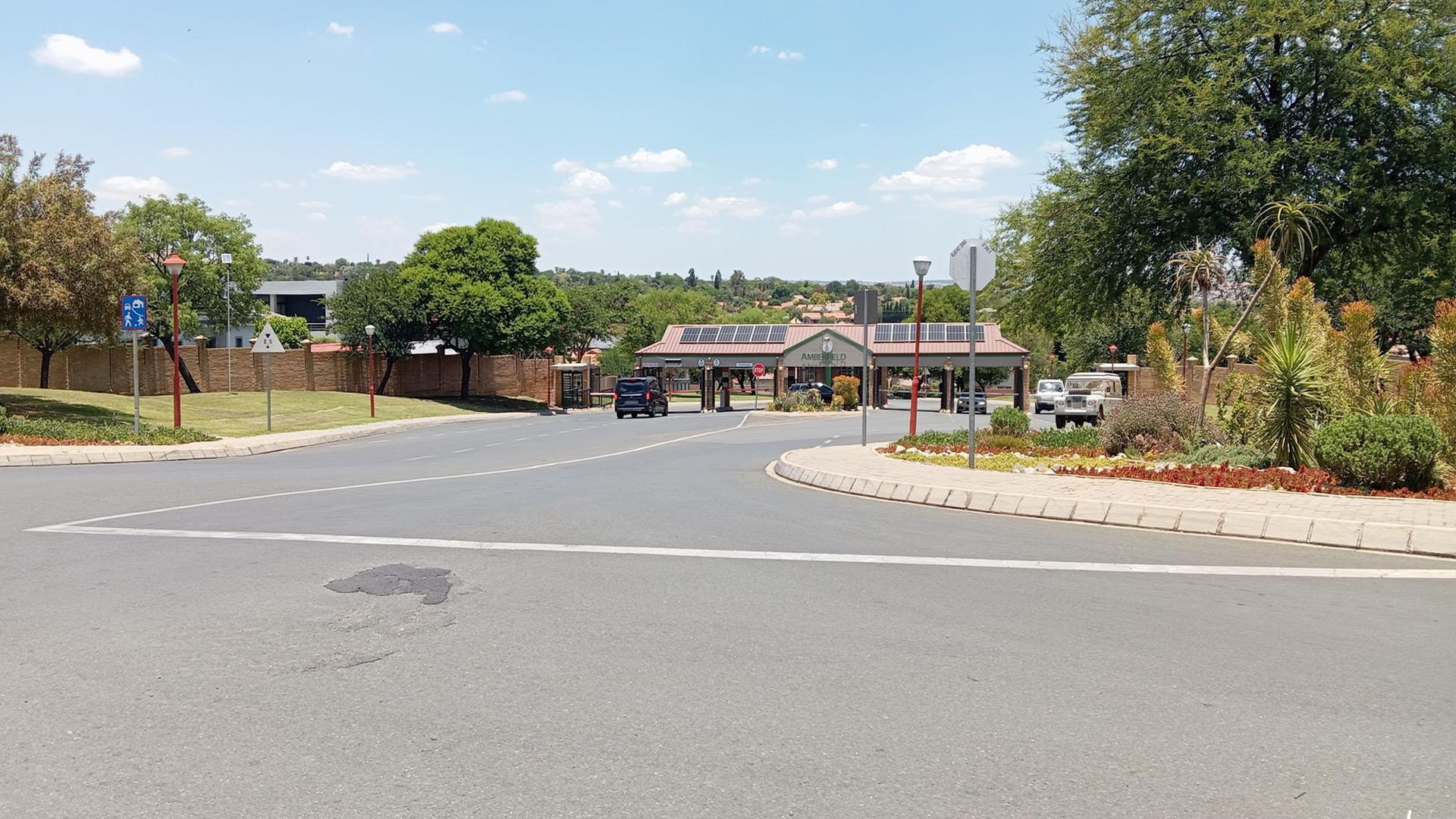 Front View of property in Rooihuiskraal North