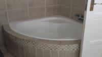 Bathroom 1 of property in Rooihuiskraal North