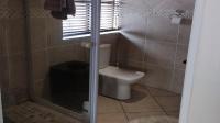 Bathroom 1 of property in Rooihuiskraal North