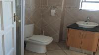 Bathroom 2 of property in Rooihuiskraal North