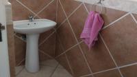 Bathroom 3+ of property in Rooihuiskraal North