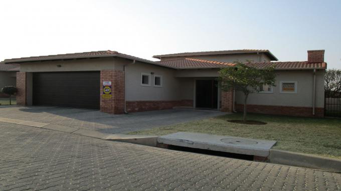 4 Bedroom Sectional Title for Sale For Sale in Noordwyk - Private Sale - MR316374