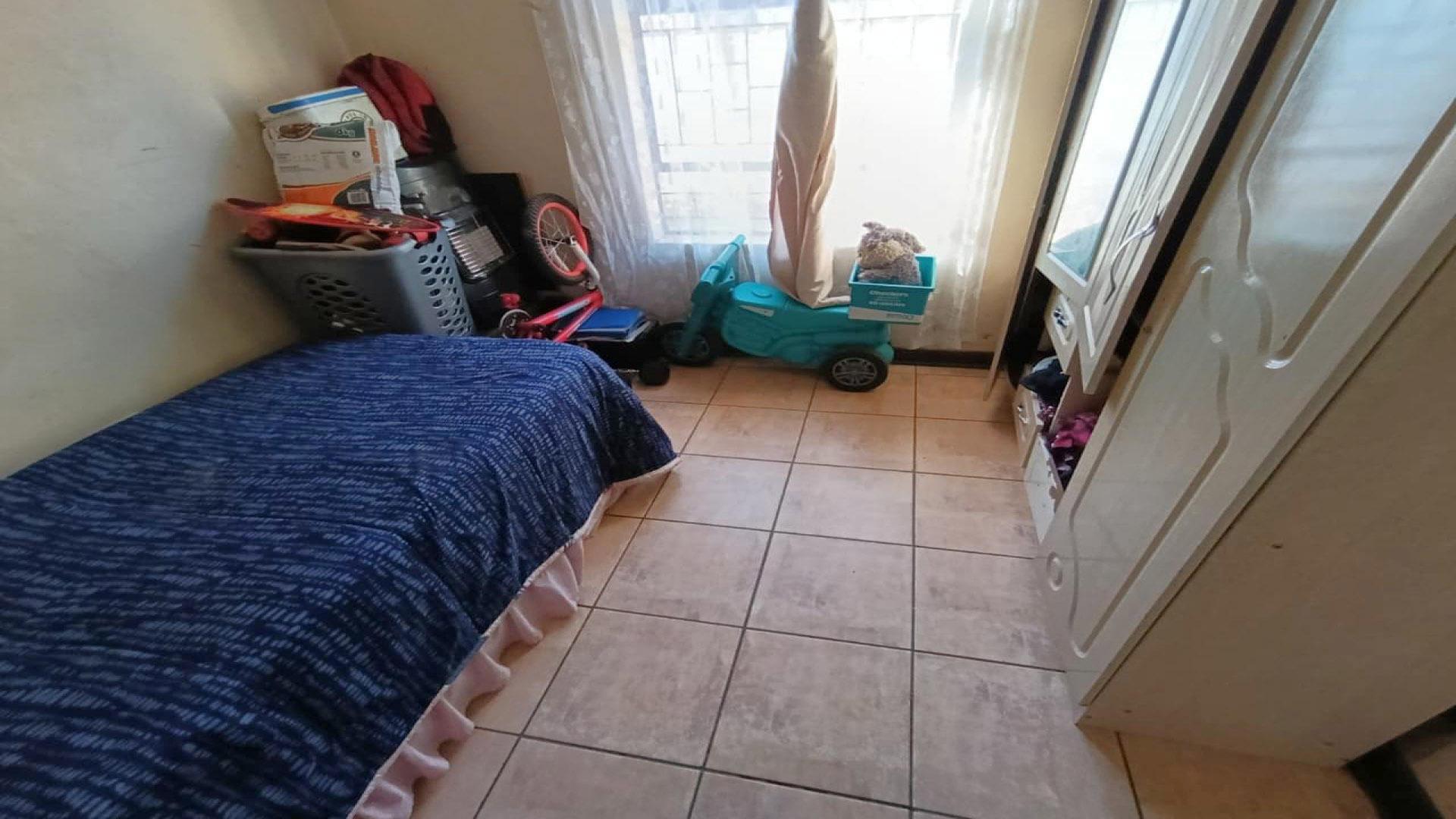 Bed Room 1 of property in Heidedal