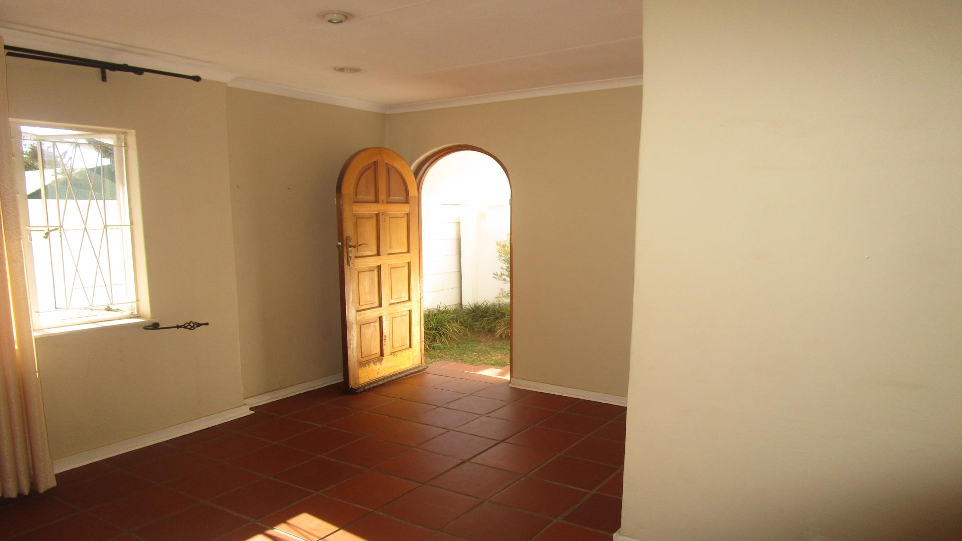 Lounges - 31 square meters of property in Westdene (JHB)