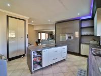 Kitchen - 26 square meters of property in Brackendowns