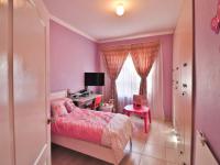 Bed Room 1 - 16 square meters of property in Brackendowns