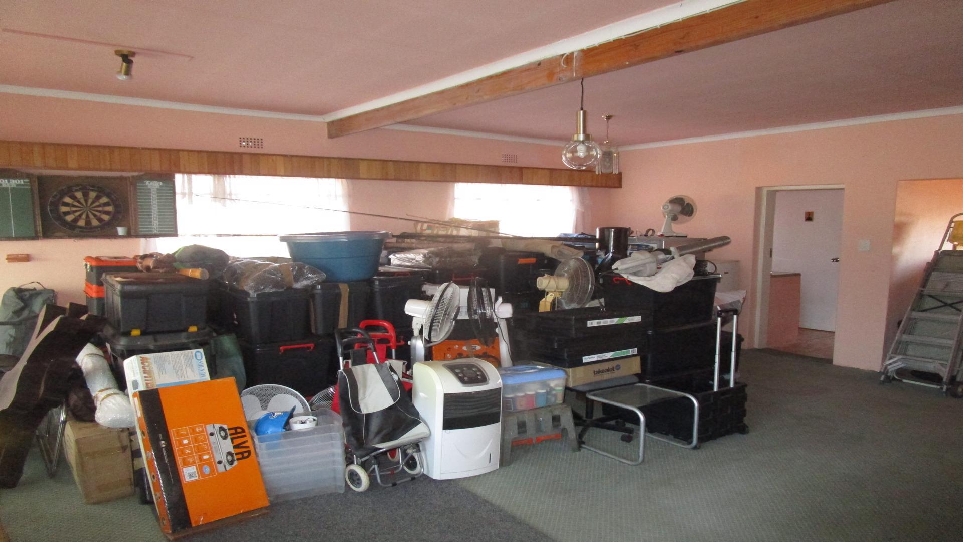 Entertainment - 58 square meters of property in De Deur