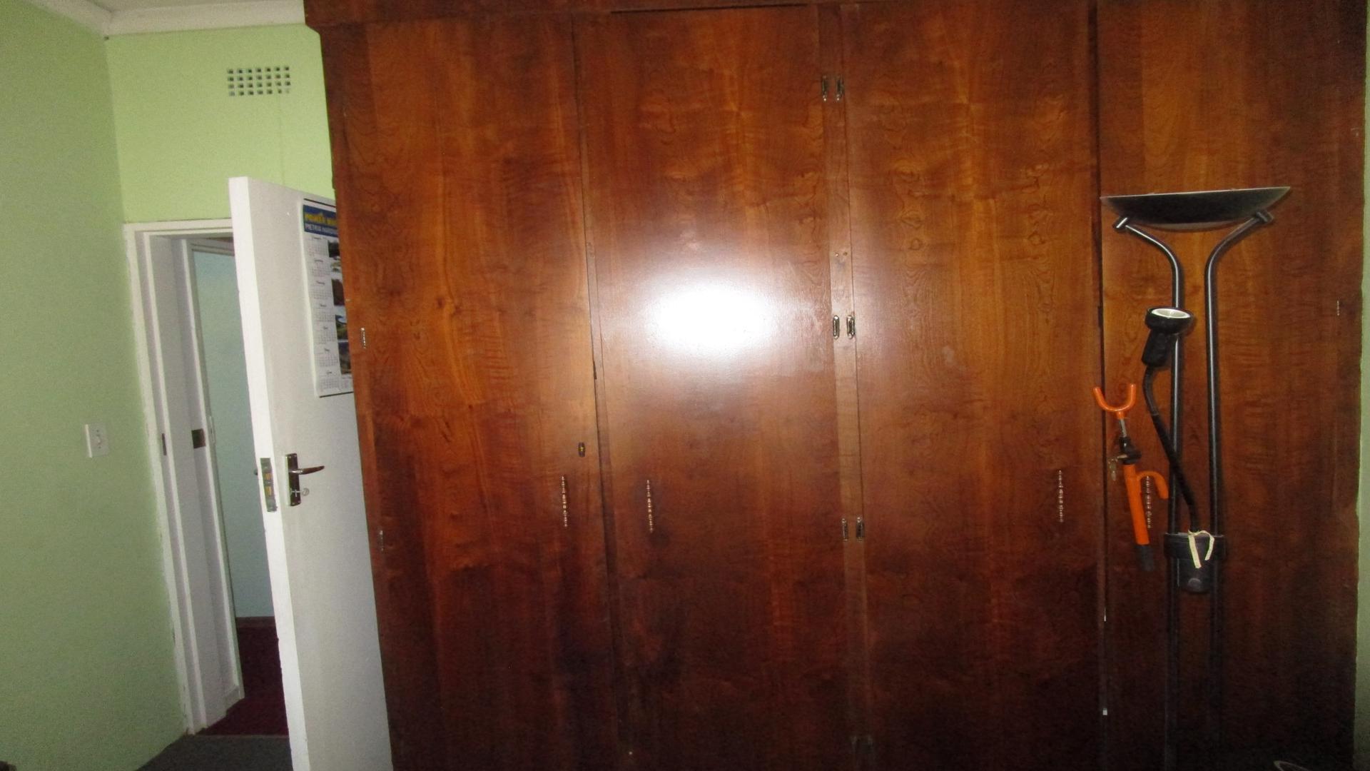 Bed Room 1 - 12 square meters of property in De Deur