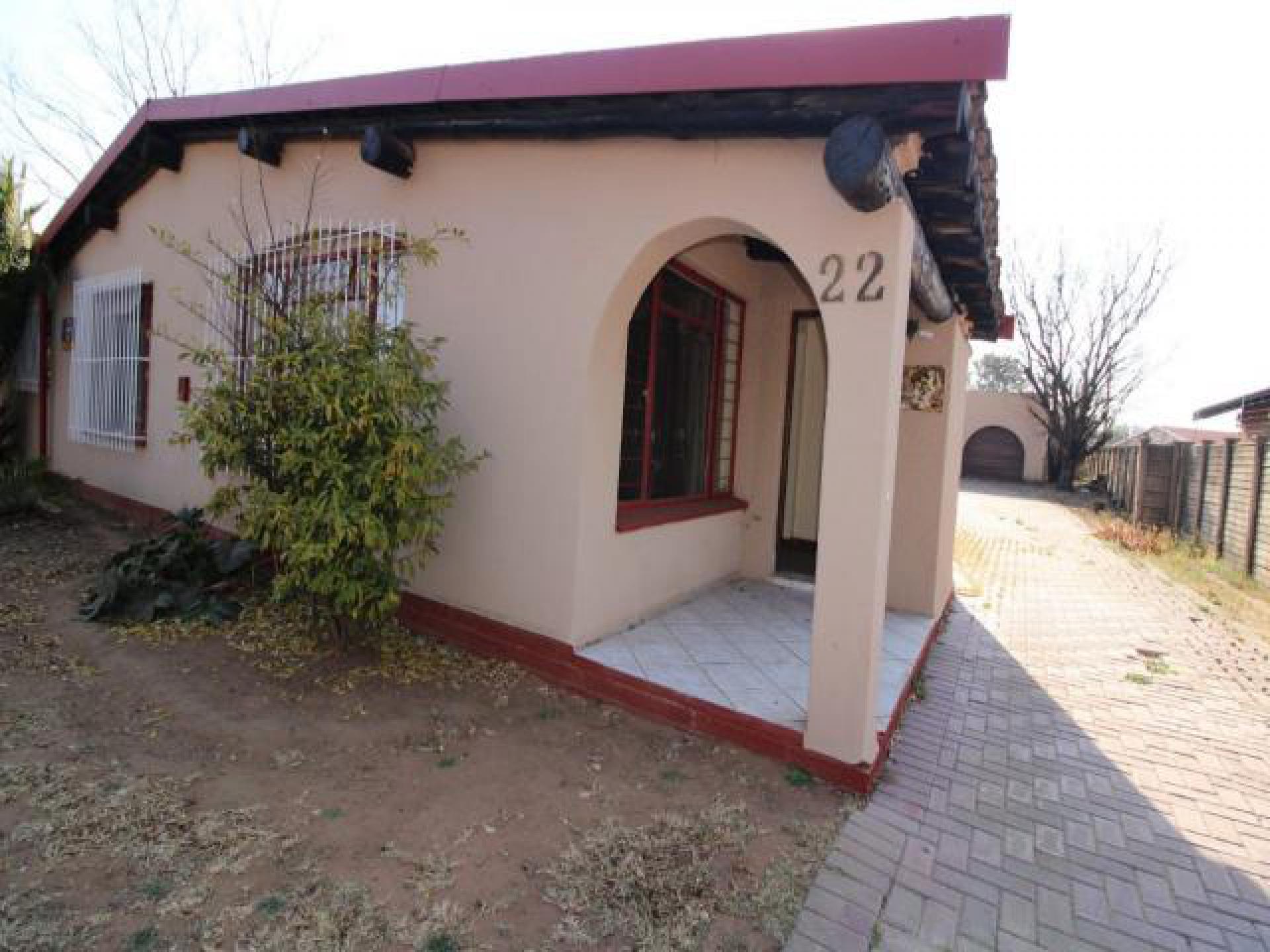 Front View of property in Vaalpark