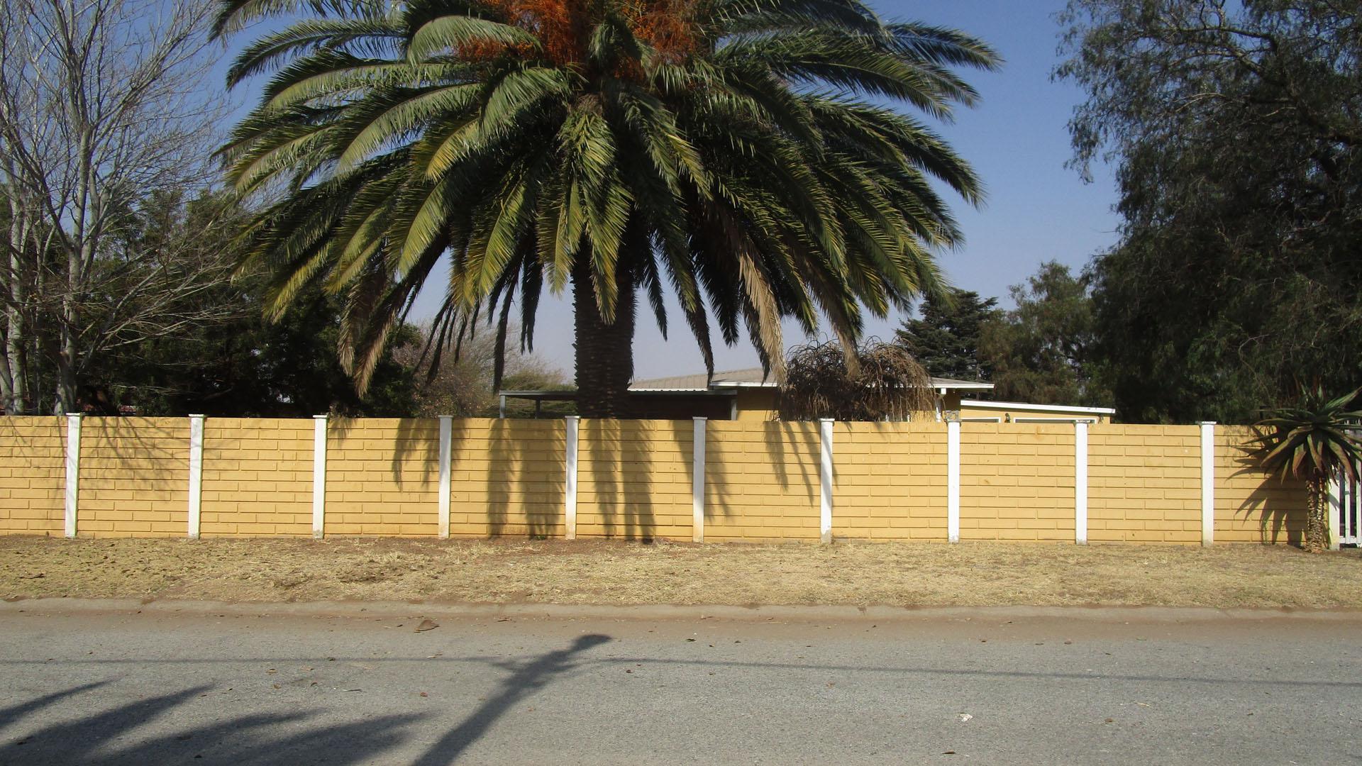 Front View of property in Sonland Park