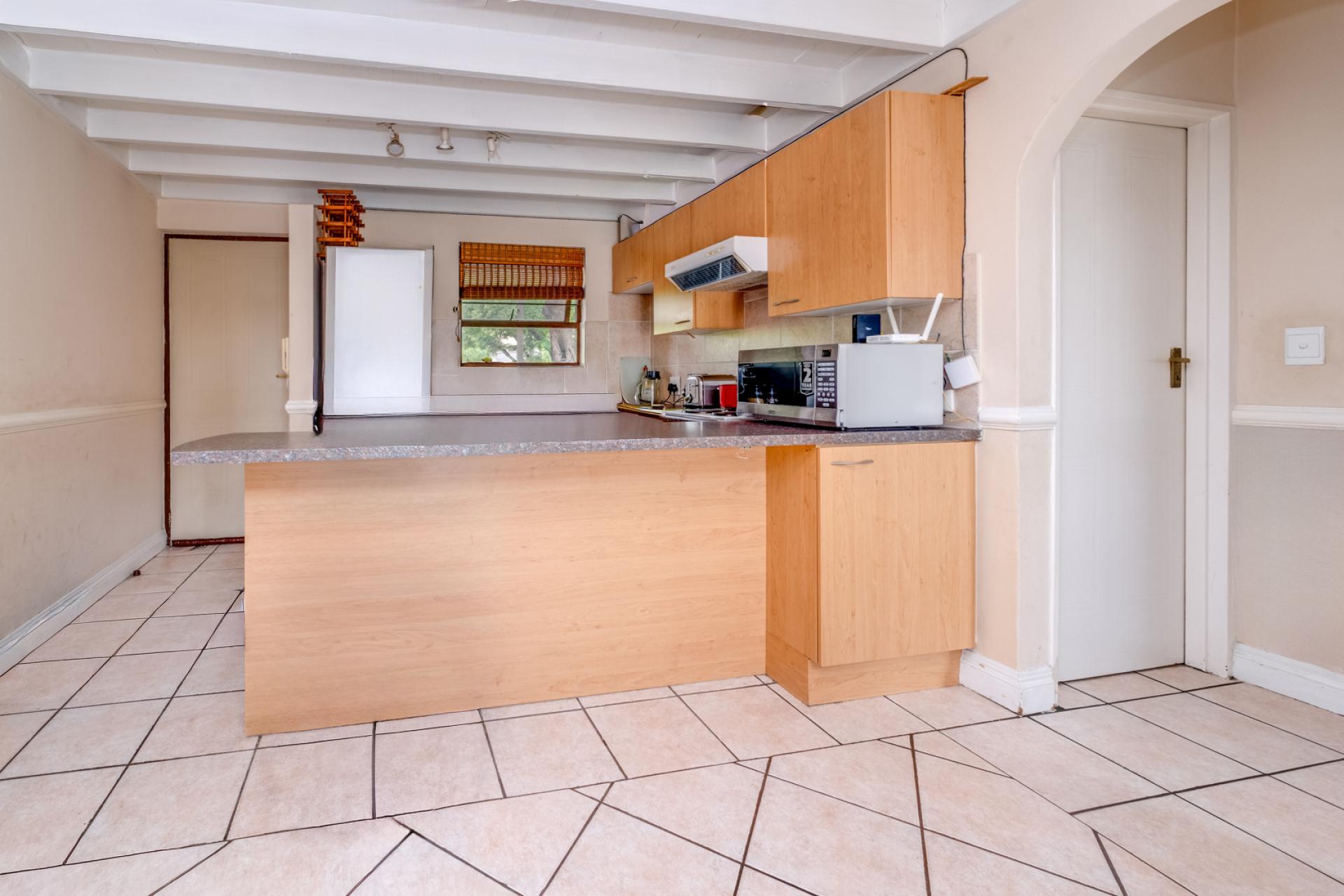 Kitchen of property in River Club