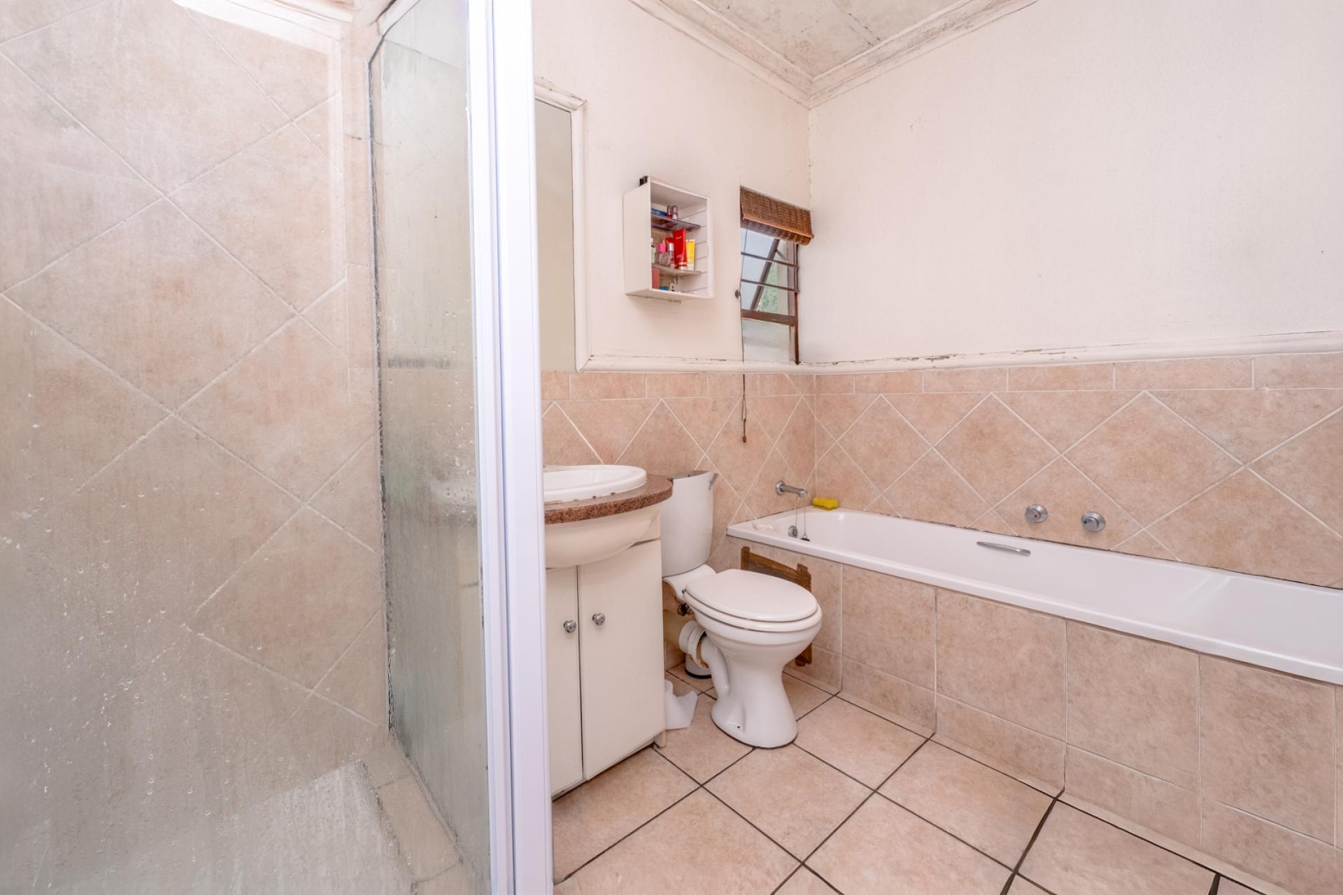 Bathroom 1 of property in River Club