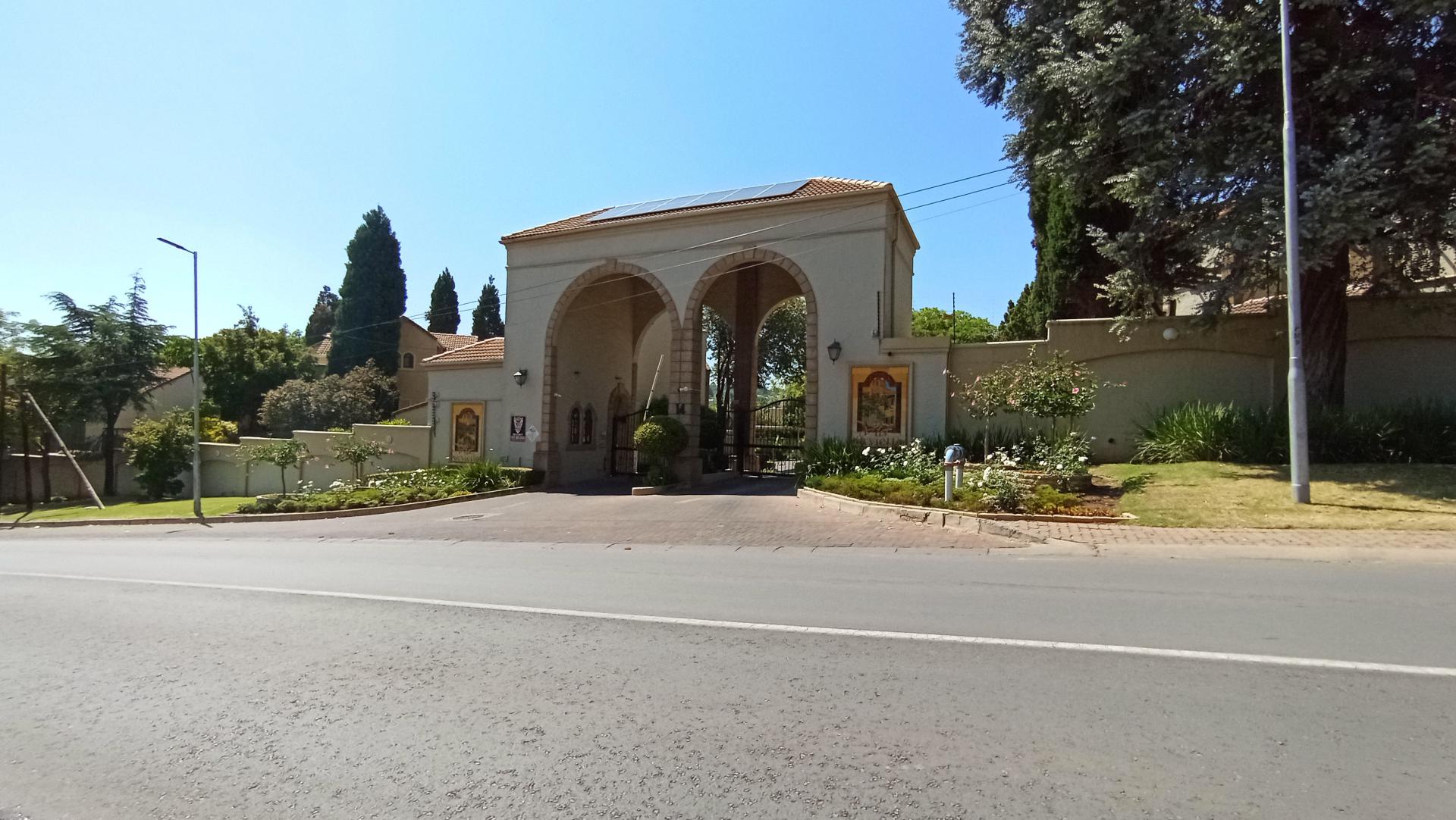 Front View of property in River Club