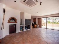 Lounges - 21 square meters of property in Gordons Bay
