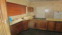 Kitchen - 25 square meters of property in Brackenhurst