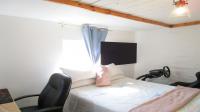 Bed Room 1 - 16 square meters of property in Lyttelton Manor